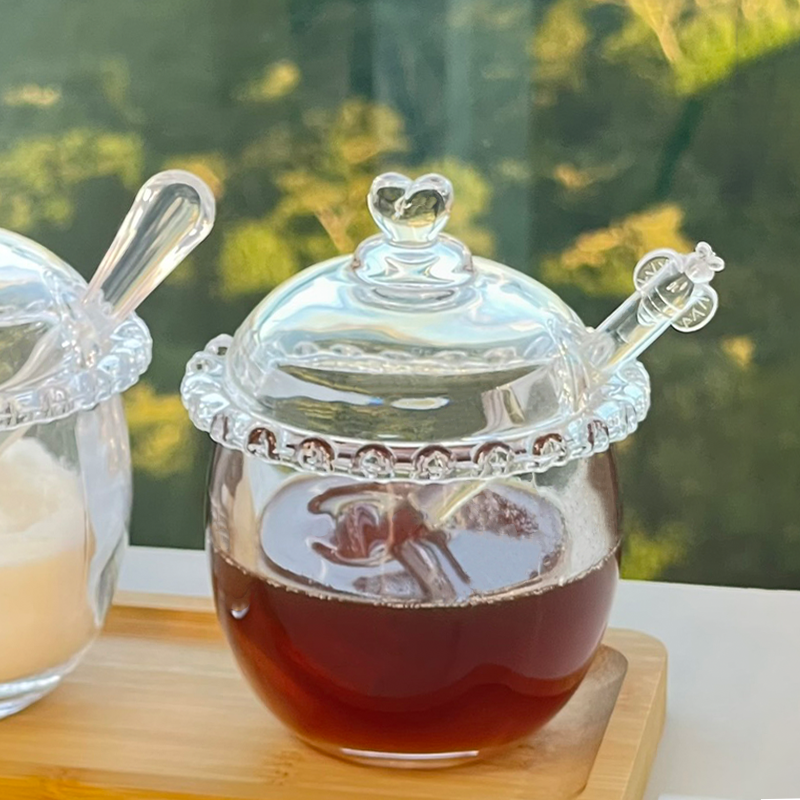 Tarro de Cristal de Plomo con Pinza y Detalles en Forma de Corazón