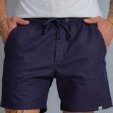 Shorts de lino para hombre en color marino