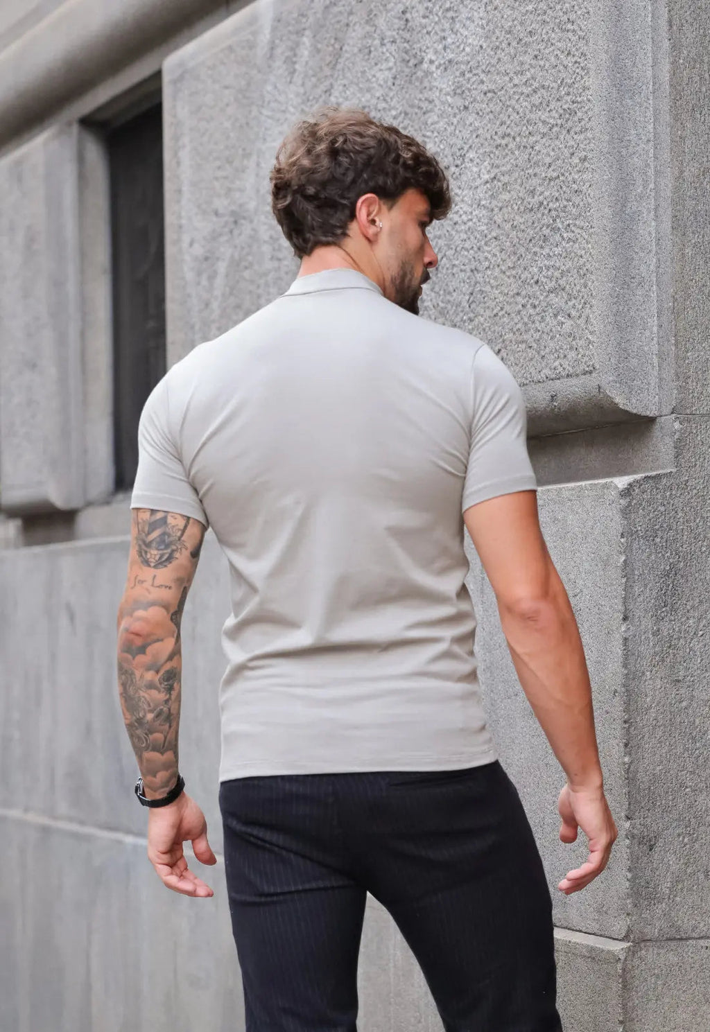 Remera Slim Cuello Alto Gris