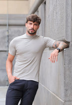Remera Slim Cuello Alto Gris