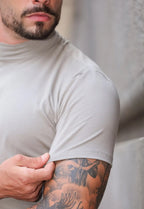 Remera Slim Cuello Alto Gris