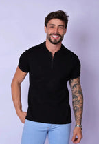 Camiseta Negra con Cuello Padre y Cremallera