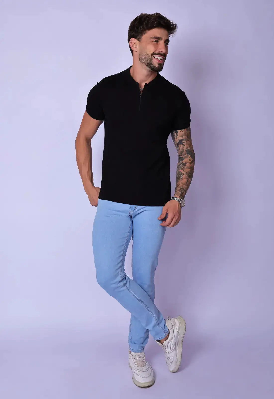 Camiseta Negra con Cuello Padre y Cremallera