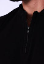 Camiseta Negra con Cuello Padre y Cremallera