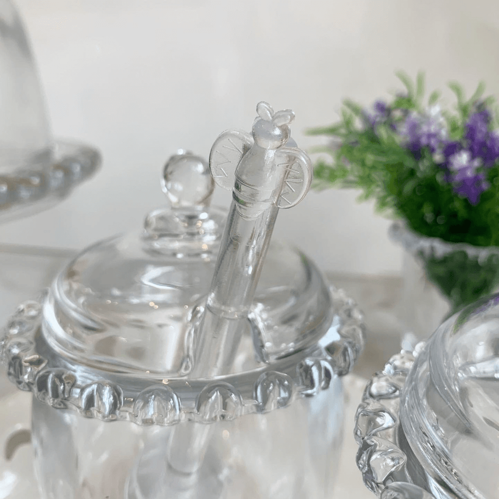 Tarro de Cristal de Plomo con Pinza y Detalles en Forma de Corazón