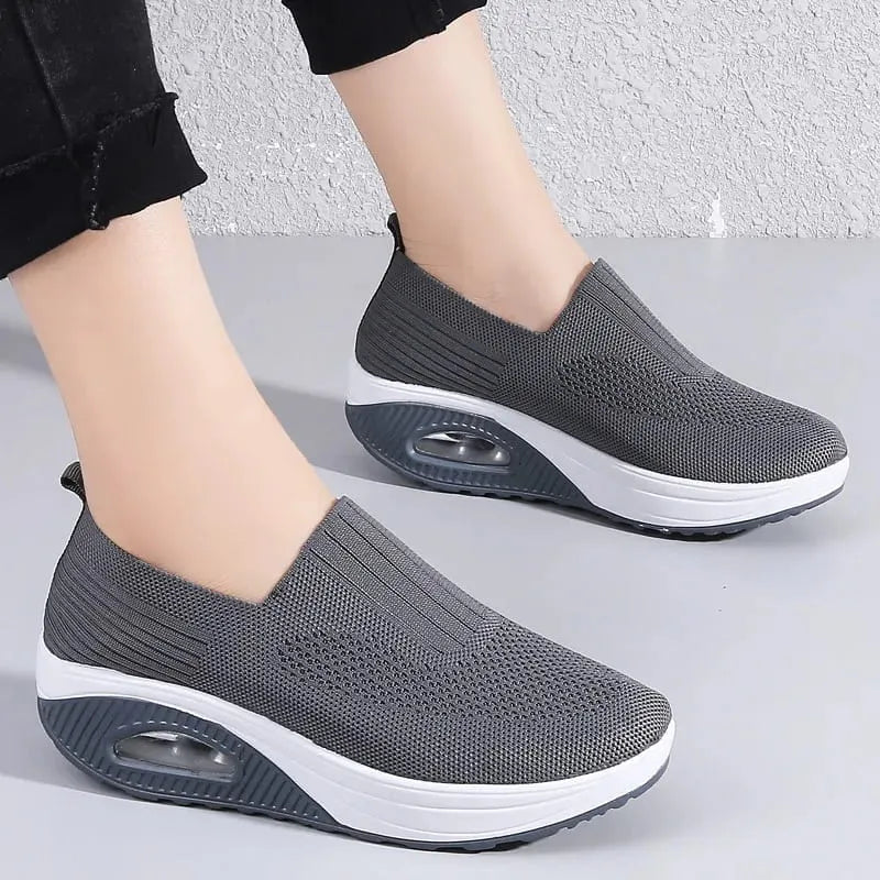 Zapatillas Ortopédicas SlipOn Motion - Tejido Mesh Súper Suave y Amortiguación AIRConfort | Viste Tus Zapatillas Como Un Calcetín